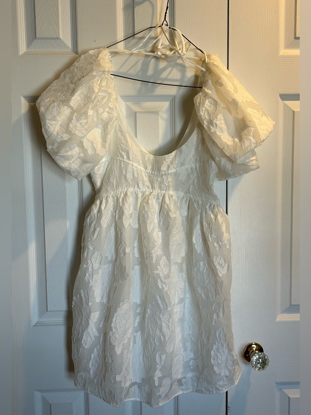NWT Altar'd State White Puff-Sleeve Floral Jacquard Dress, size small
